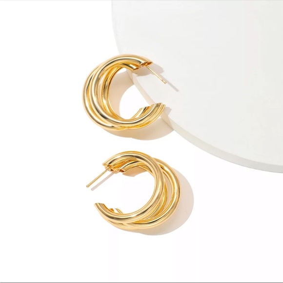 New Ella Glam Golden Plating Hoop Earrings - Picture 4 of 5